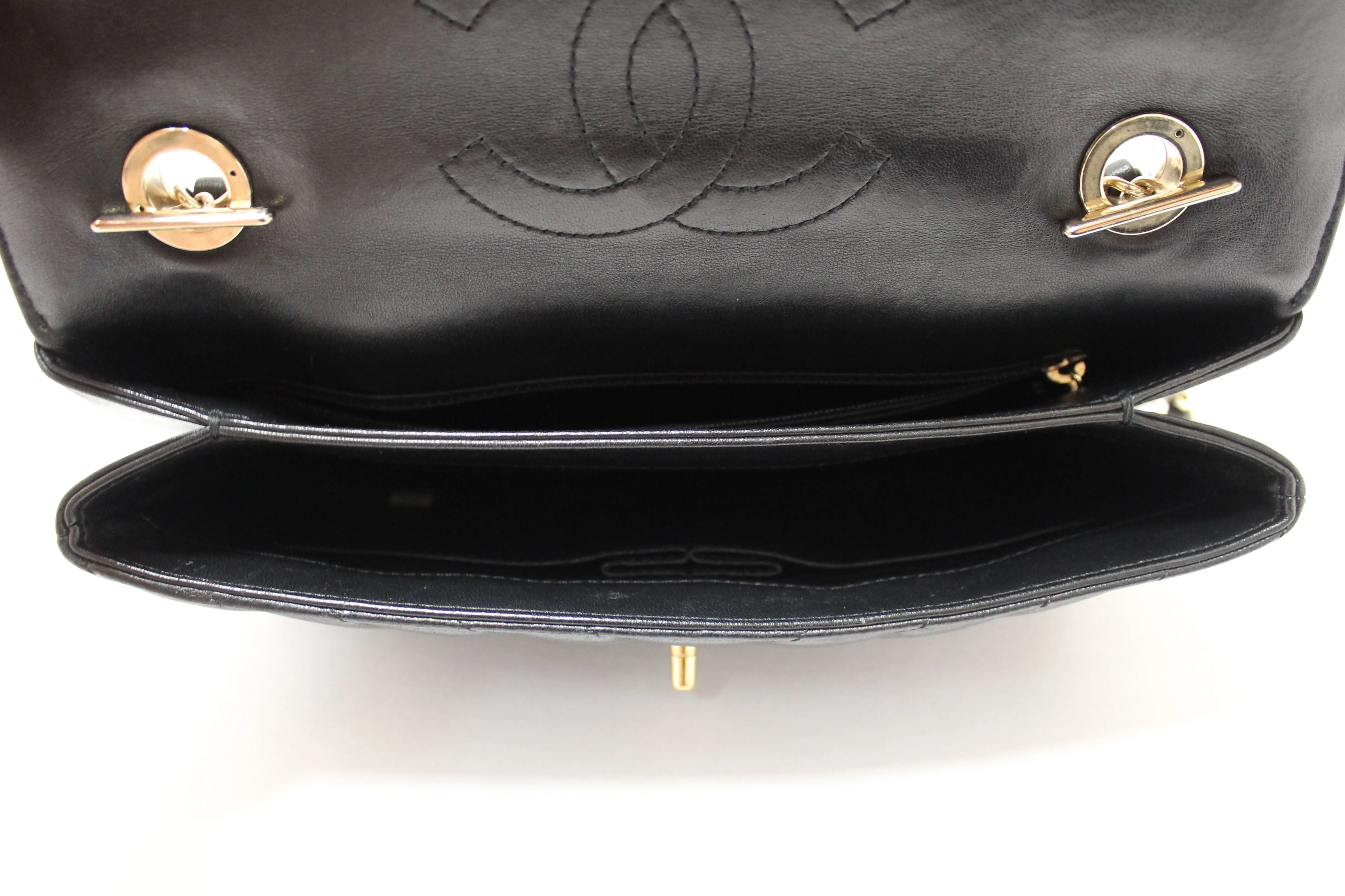Authentic Chanel Black Chevron Lambskin Leather Medium Trendy CC Flap Shoulder Bag